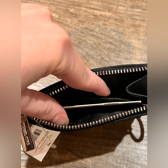 NWT Michael Kors Wallet - Picture 2 of 5